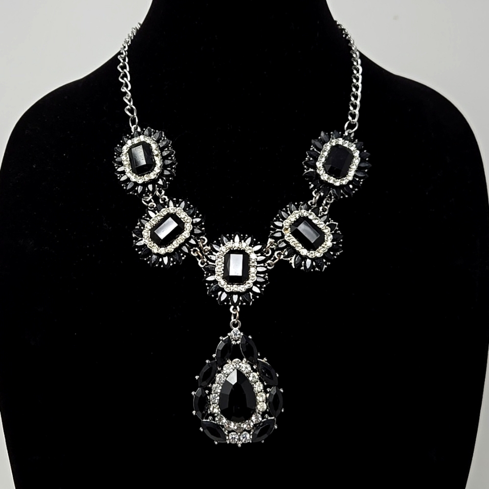 STATEMENT VINTAGE NECKLACE